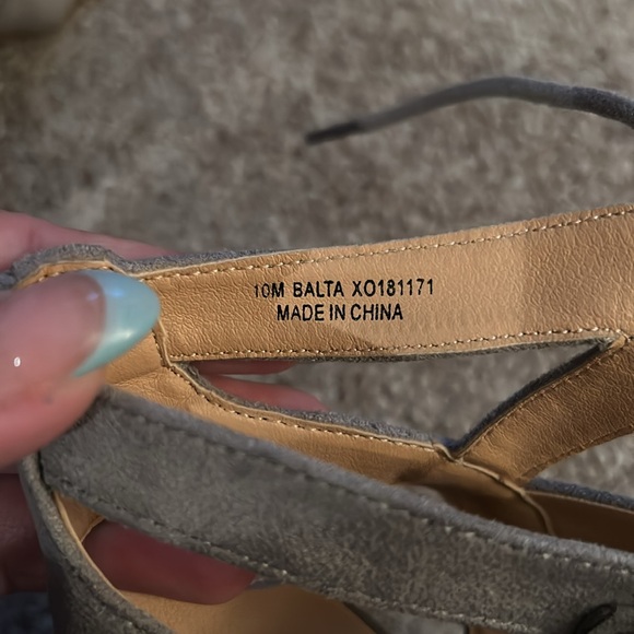 Gray lace up Heels - Picture 5 of 6